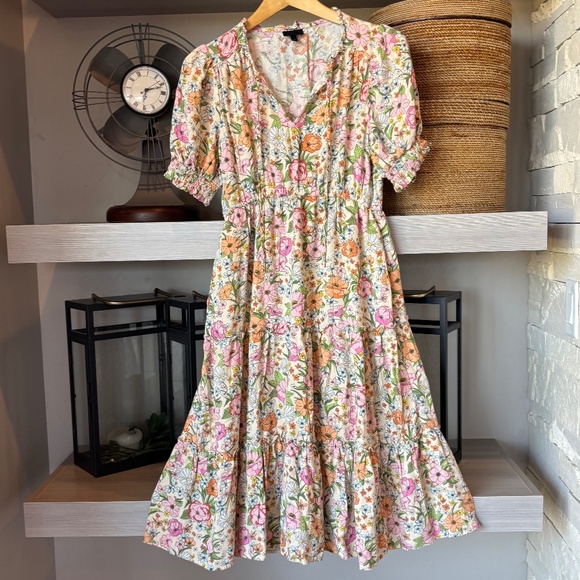 Who What Wear Dresses & Skirts - Sweet, Summer Floral Dress w/short puffed sleeves